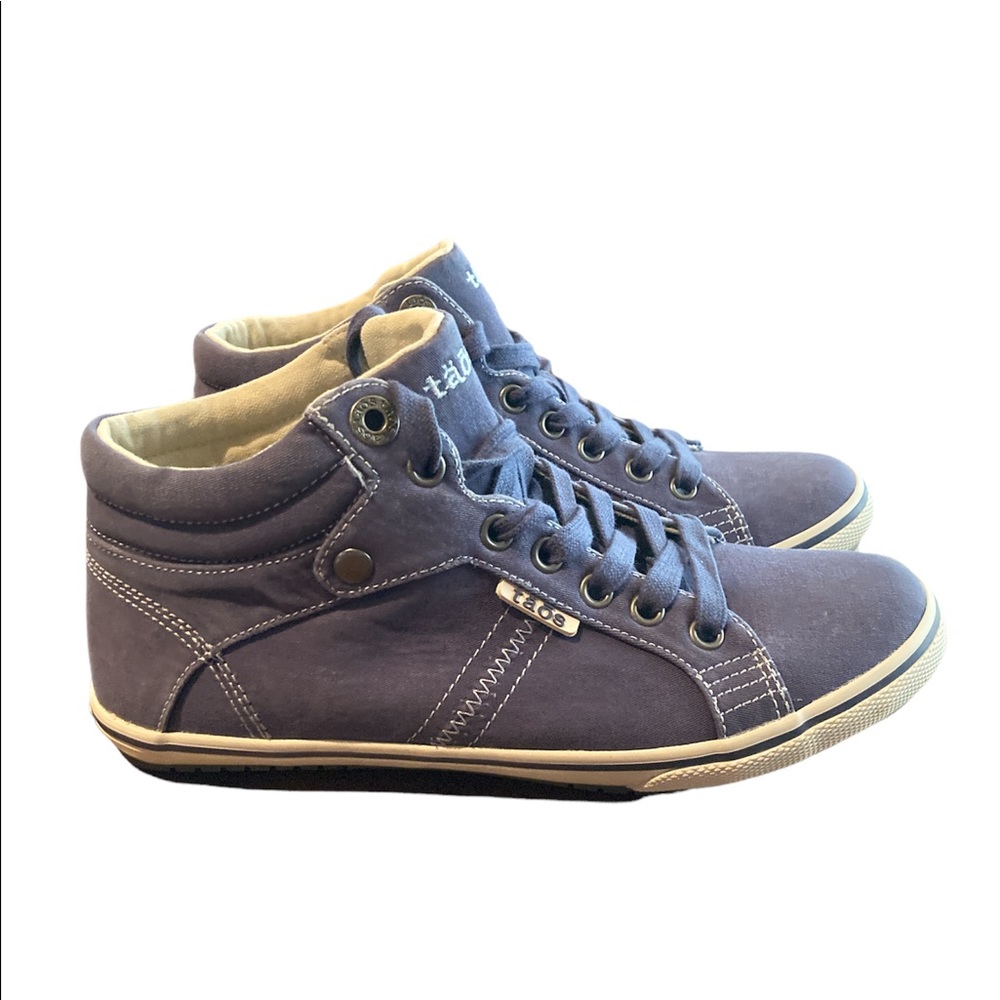 NWOT  Taos Womens Top Star Sneakers - size 7